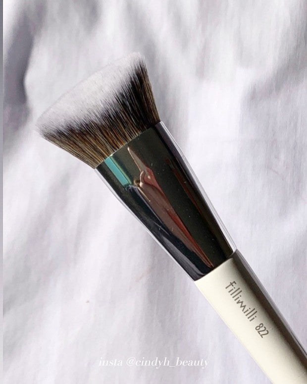 ★Fillimilli★ V Cut Foundation Brush 822